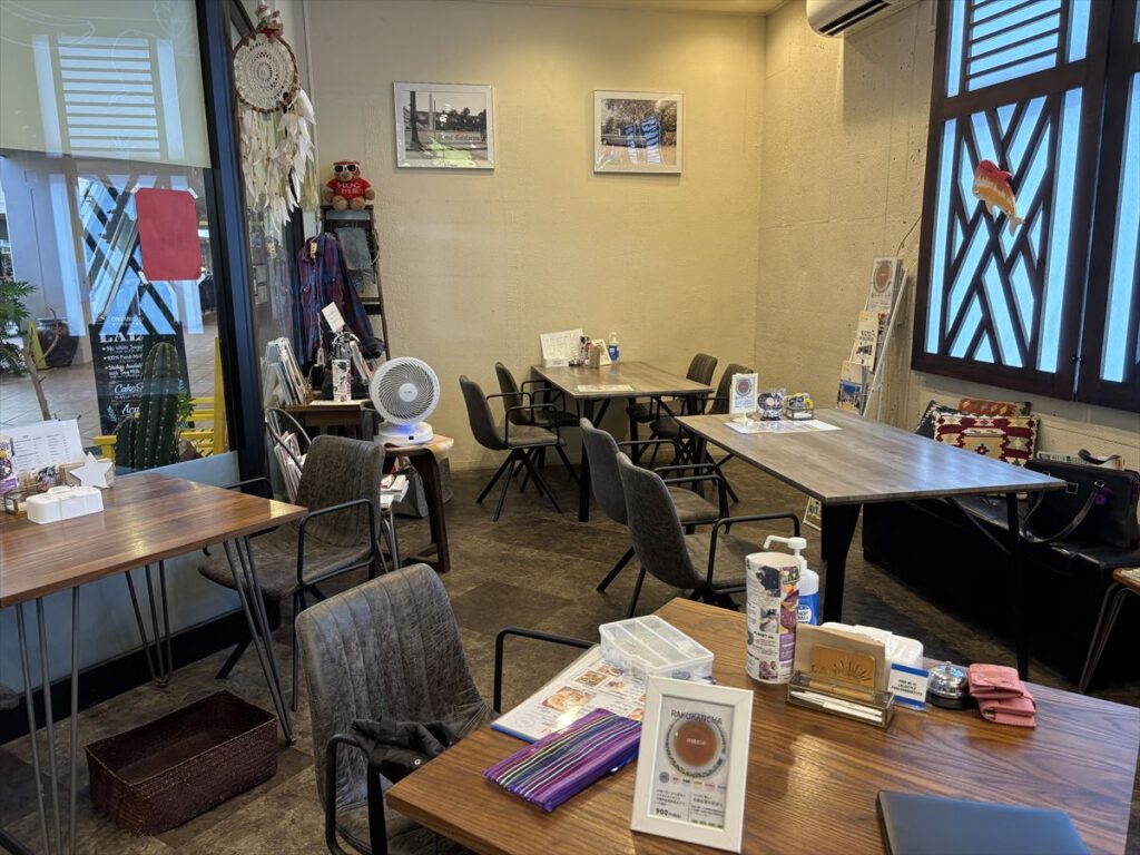 沖縄市プラザハウスビル2階の楽管茶が飲めるお店